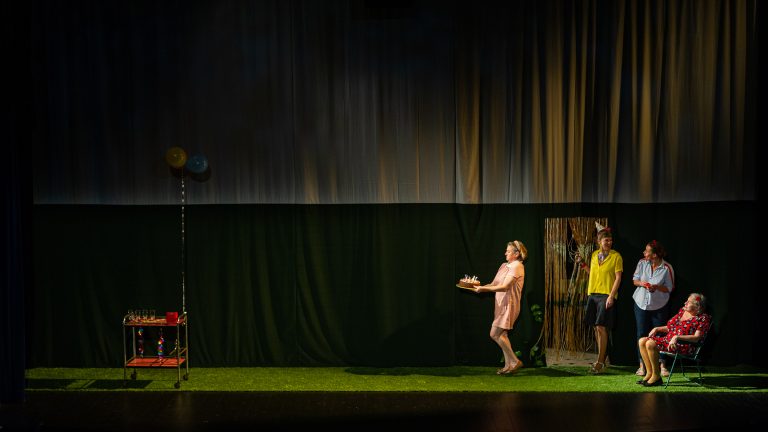 Il nous faut arracher la joie aux jours qui filent - Laure Villain